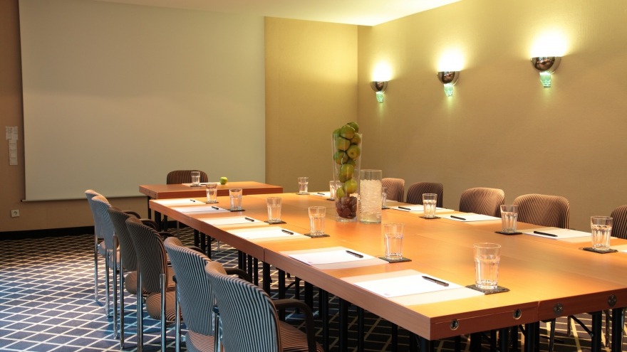 Tagungsraum Hamburg Blocktafel relexa hotel Berlin - Tagungsraum Hamburg Blocktafel